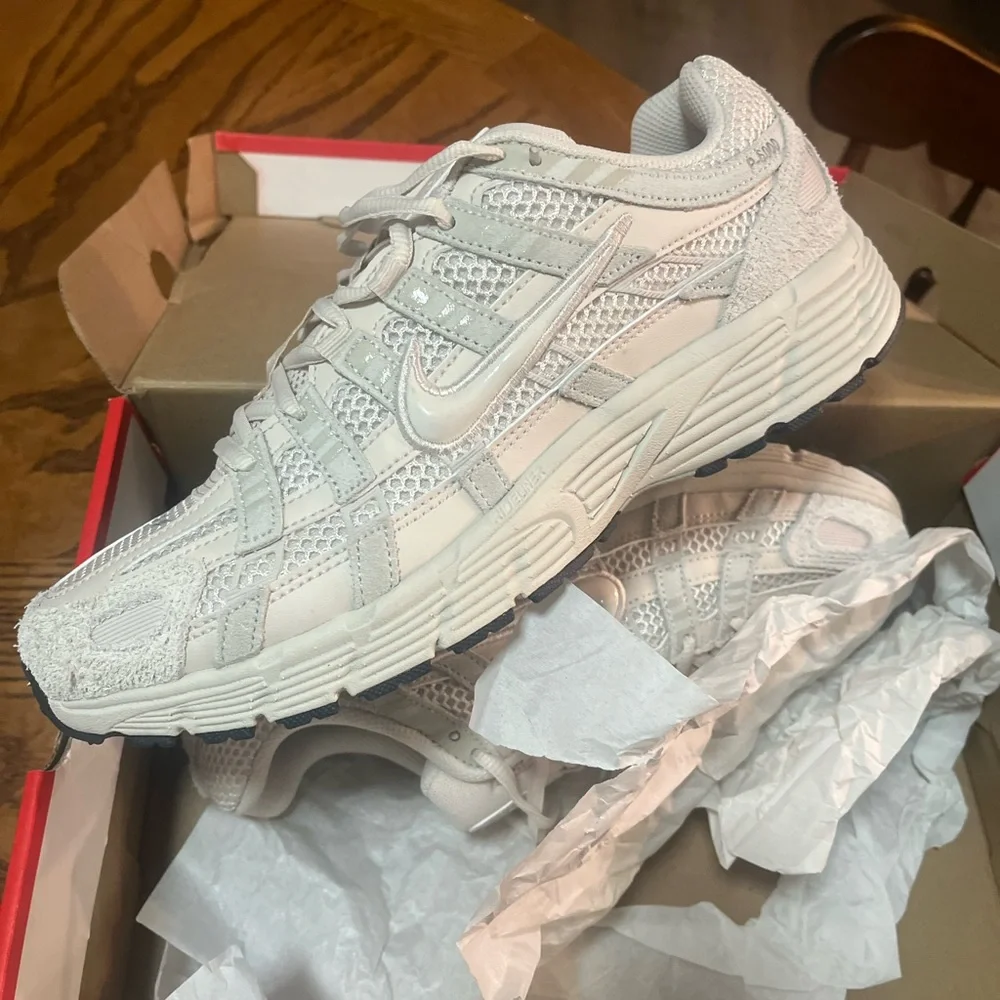 Nike Cream Textured Running Shoes - Picture 2 of 6